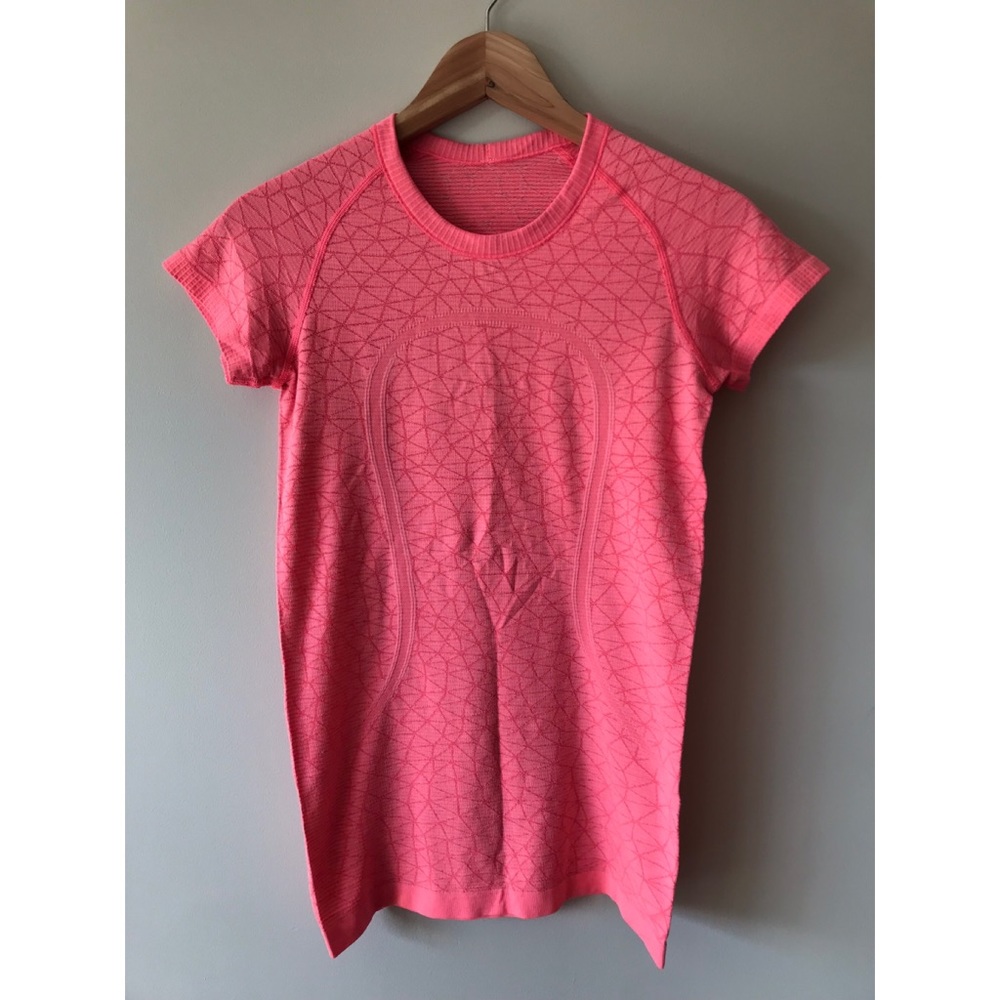 Lululemon run swiftly tee, size 6 coral